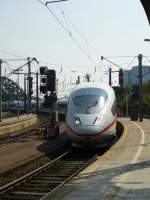 Ein ICE nach Amsterdam hat hier Einfahrt in den Klner Hbf am 22.08.2013.
