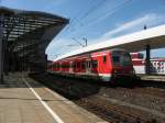 S6 Richtung Essen macht am 27.6.11 in Köln Hbf Station.