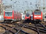 Drei auf einen Streich. Links ist die RB27 zu sehen welche gleich ins Betriebswerk Köln Hbf einfährt, in der Mitte ist 442 757 als RE9 nach Aachen zu sehen und rechts schiebt 146 015 ihren RE5 nach Koblenz.
Aufgenommen vom Kölner Hbf.

Köln 28.03.2014