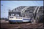 111088 fuhr am 21.5.1992 um 15.08 Uhr über die Hohenzollernbrücke in den HBF Köln ein.