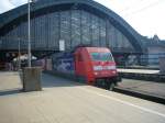 Nanu...was machst du denn hier? 101-133 steht am 25.03.07 in Kln Hbf. Diese Lok sollte eigentlich gar nicht hier sein sonder den IC 2071 von Hamburg nach Dresden ziehen. Durch kuriose Verhltnisse hngt sie aber vor dem IC 2029 der mit ber 20 Minuten versptung aus Richtung Hamburg kam und nach Passau fuhr.