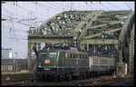 140294 verließ am 20.3.1996 um 15.43 Uhr mit dem RB aus Münster die Hohenzollernbrücke in Richtung HBF Köln.