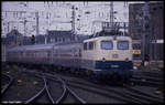 110118 fährt mit einer Leer Garnitur am 26.4.1990 um 14.26 Uhr in den HBF Köln ein.