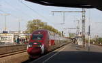 Der Thalys aus Essen-Hbf-Paris(F) kommt durch Köln-Messe-Deutz in Richtung Köln-Hbf.