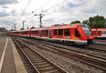 620 007-4 macht sich am 3.7.2017 als RB24 (RB11433)  Eifel-Bahn  nach Kall zusammen mit 620 506-5 als RB24 (RB11433)  Eifel-Bahn  nach Gerolstein in Köln Messe/Deutz auf den Weg.