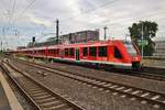 620 532-1 und 620 029-8 fahren am 3.7.2017 als RE22 (RE11349)  Eifel-Express  von Köln Messe/Deutz nach Philippsheim in den Startbahnhof ein.