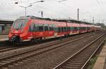 442 255-6 und 442 102-0 fahren am 2.7.2017 als RE9 (RE10919)  Rhein-Sieg-Express  von Aachen Hauptbahnhof nach Siegen in Köln Messe/Deutz ein.