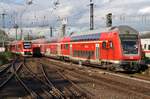 RE6 (RE10610)  Westfalen-Express  von Minden(Westf) nach Köln/Bonn Flughafen durchfährt am 21.10.2019 Köln Messe/Deutz in Richtung Osten.