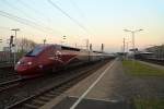 Thalys 4386 am Abend des 13.03.2014 bei der Ausfahrt aus dem Bahnhof Köln-Deutz,unterwegs zur Bereitstellung in Köln Hbf zur Fahrt nach Brüssel und Paris.