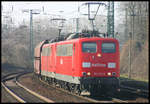 Railion 151133-6 und 151083 haben einen Ganzzug am Haken, mit dem sie hier am 19.3.2006 um 14.17 Uhr durch Köln Süd in Richtung Süden unterwegs sind.
