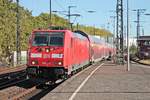 Durchfahrt am Nachmittag des 27.09.2018 von der Dortmunder 146 262 mit einem RE 5 (Koblenz Hbf - Wesel) durch den Bahnhof von Köln Süd in Richtung Hauptbahnhof.