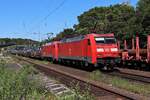 152 051 zieht mit einer Schwestermaschine den  Andernacher  am 07.08.2022 durch Köln West in Richtung Andernach.