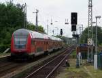 RE2 nach Wismar fhrt hier gerade aus dem Bahnhof von Knigs Wusterhausen in Richtung Berlin raus.