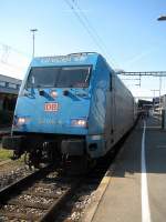 101 016-4 vor ihrem IC 2370 nach HH-Altona in Konstanz am 11. August 2008. Die Folie lst sich schon ab.