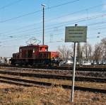  Besteigen von Wagen und Laden offener Wagen im Ladegleis verboten , dazu das Seetalkrokodil De 6/6 15301 am 12. Februar 2011 in Konstanz.