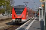 Nachschuß auf einen S8 Zug der trotz stark eingeschrenktem Fahrplan zu vollen Stunde zwischen Mönchengladbach Hbf und Hagen Hbf unterwegs war am Streik-Donnerstag den 23.4.2015. Hier in Korschenbroich hat er gerade einige Fahrgäste ausgespuckt, die keine Alternative zur Bahn hatten.