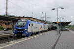HLG 159 215 mit einem Laugenzug Richtung Hannover, am 22.05.2024 in Kreiensen. 