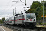 01. Oktober 2019, Lok 147 564 mit Garnitur 4888 fährt als IC 2063 in den Bahnhof Kronach ein.