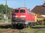 218 272-3 steht am 03. Oktober 2012 mit einem Schneepflug in Kronach abgestellt. 