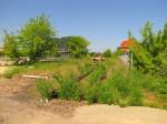 Der Rest vom frheren Gleis 1 (Verladegleis mit Rampe) im Bf Laucha; 30.05.2012