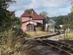 Von Lauterbach Mole kann man schon die Station  Lauterbach  sehen.Aufnahme vom 09.Oktober 2017.