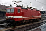 DR-Elektrolok 243 555 am 24.07.1991 solo im Bereich des Hbf. Leipzig.