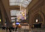 Der weihnachtlich geschmückte Hauptbahnhof in Leipzig, am 23.12.2025.