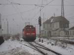 Noch ne andere Perspektive der 115 198 mit dem stillgelegten Stellwerk B2 und dichtem Nebel im Gleisvorfeld des Leipziger Hbf's.