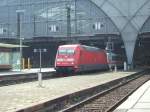 101 040-4 steht mit IC 2440 zur Fahrt nach Kln Hbf in Leipzig Hbf bereit.
Aufgenommen am 07.04.2011