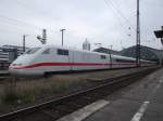 ICE 890  Plattling  steht hier in Leipzig Hbf wo er in wenigen Minuten die Fahrt nach Hamburg-Altona aufnimmt und dort endet.Aufgenommen am 06.04.2012