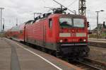 Hier 143 354-9 mit einem RE5 (RE26021) von Halle(Saale)Hbf. nach Leipzig Hbf., bei der Einfahrt am 11.7.2013 in Leipzig Hbf.