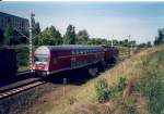 Mit nur dem Steuerwagen stande am 18.Mai 2000 143 033 wenige Meter vom Streckenende in Leipzig Miltitzer Allee abgestellt.