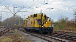 Dieses Fahrzeug zur Instandhaltung der Oberleitung fuhr am 10.11.12 aus Leipzig-Mockau kommend durch Leipzig-Thekla und wechselte auf die Strecke Richtung Eilenburg.