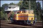 V 51 der Farge Vegesacker Eisenbahn (FVE) verlässt hier am 3.10.1997 das Werkstattgelände der TWE und fährt durch den Bahnhof Lengerich zurück nach Bremen.