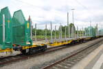 Schwaiger Holzindustrie 35 81 4657 577-6 A-IF Sggmrrs am 04.05.2024 im Bahnhof Lichtenfels.