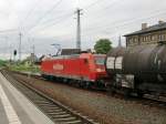 185 189-9 fuhr 15.05.10 mit einem Ganzzug aus Kesselwagen ber Gleis 2 durch den Lichtenfelser Bahnhof.