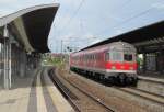 Eine n-Wagen Garnitur mit schiebender 111 hat am 15. Juli 2012 soeben als RE aus Jena Saalbahnhof den Endbahnhof Lichtenfels erreicht und wird nun aufs Abstellgleis rangieren.