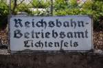 Schild des ehemaligen Reichsbahnbetriebsamt von Lichtenfels das ca 50 Jahre als Umrandung eines Gartenbeetes diente. 21.04.07