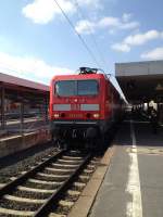 Hier fhrt 143 228 mit ihrer RB nach Frankfurt(Main) mit ihrer RB am 2.4.13 aus Limburg aus.