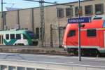 Hier fhrt eine Vectus in den Limburger Bahnhof am 29.9.13 ein um in krze nach Au(Sieg) zu fahren. Der auf dem anderen Gleis stehende Doppelstockzug wird zehn Minuten spter nach Frankfurt aufbrechen.
