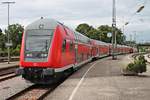 Einfahrt von D-DB 50 80 86-75 095-9 am 12.08.2016 mit der Schublok 218 427-3 als IRE (Stuttgart Hbf - Lindau Hbf) in den Zielbahnhof.
