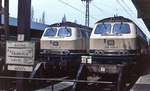 218 409-1 und 218 474-5 im April 1982 im Lindauer Hauptbahnhof