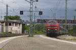 Gewitterwolken begleiten die Einfahrt des IC 119 in Lindau mit 218 326-7, 10.5.18.