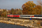 218 422-4 mit 401-1 am EuroCity EC 195 auf dem Bahndamm Lindau. 6.11.20