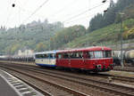 Impressionen der Kasbachtalbahn vom 24. September 2017.
Von der damaligen Bahnstrecke Linz - Neustad wird seit dem Jahre 1999 nur noch der Streckenabschnitt Linz - Kalenborn an Wochenenden mit Schienenbussen der Reihe VT 798 bedient.
Bahnhofsausfahrt Linz bei herbstlicher Stimmung.
Foto: Walter Ruetsch