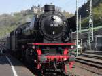 41 360 fhrt mit ihrem Sonderzug in den Bahnhof Linz am Rhein am 24.4.10.