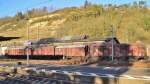 Eigentlich hatte ich gedacht das es Bahnhofswagen nur noch auf Modellbahnanlagen und in alten Modellbahnzeitungen gibt....aber im Bahnhof Linz/Rhein stehen die tatschlich noch am Gterschuppen. 4.3.2013