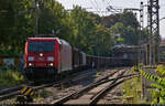 185 249-0 mit Gemischtwarenladen auf Durchfahrt im Bahnhof Ludwigsburg auf Gleis 1 Richtung Bietigheim-Bissingen.