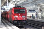 185 226 durchfährt am 14.06.2017 den Bahnhof Ludwigshafen Mitte mit einem gemischten Güterzug in Richtung Mannehim.