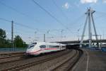 Velaro-D Tz 415 fährt als ICE 712 durch den Hauptbahnhof von Ludwigshafen.